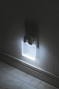 セーブ・インダストリー LEDナイトランプ クリアホワイト 行楽用品