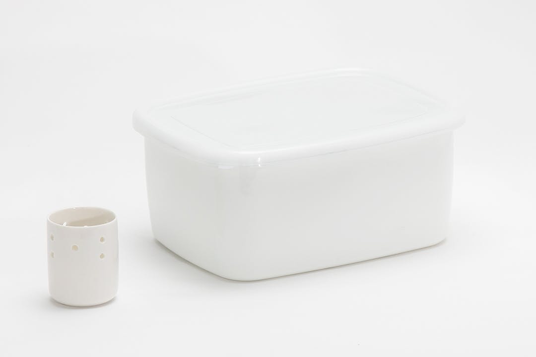 豊琺瑯 冷蔵庫用ホーローぬか漬け容器(水取器付)WT 貯蔵容器 4589700551181 YH-805 片手鍋 豊琺瑯 冷蔵庫用ホーローぬか漬け容器(水取器付)WT 貯蔵容器 4589700551181 YH-805 片手鍋