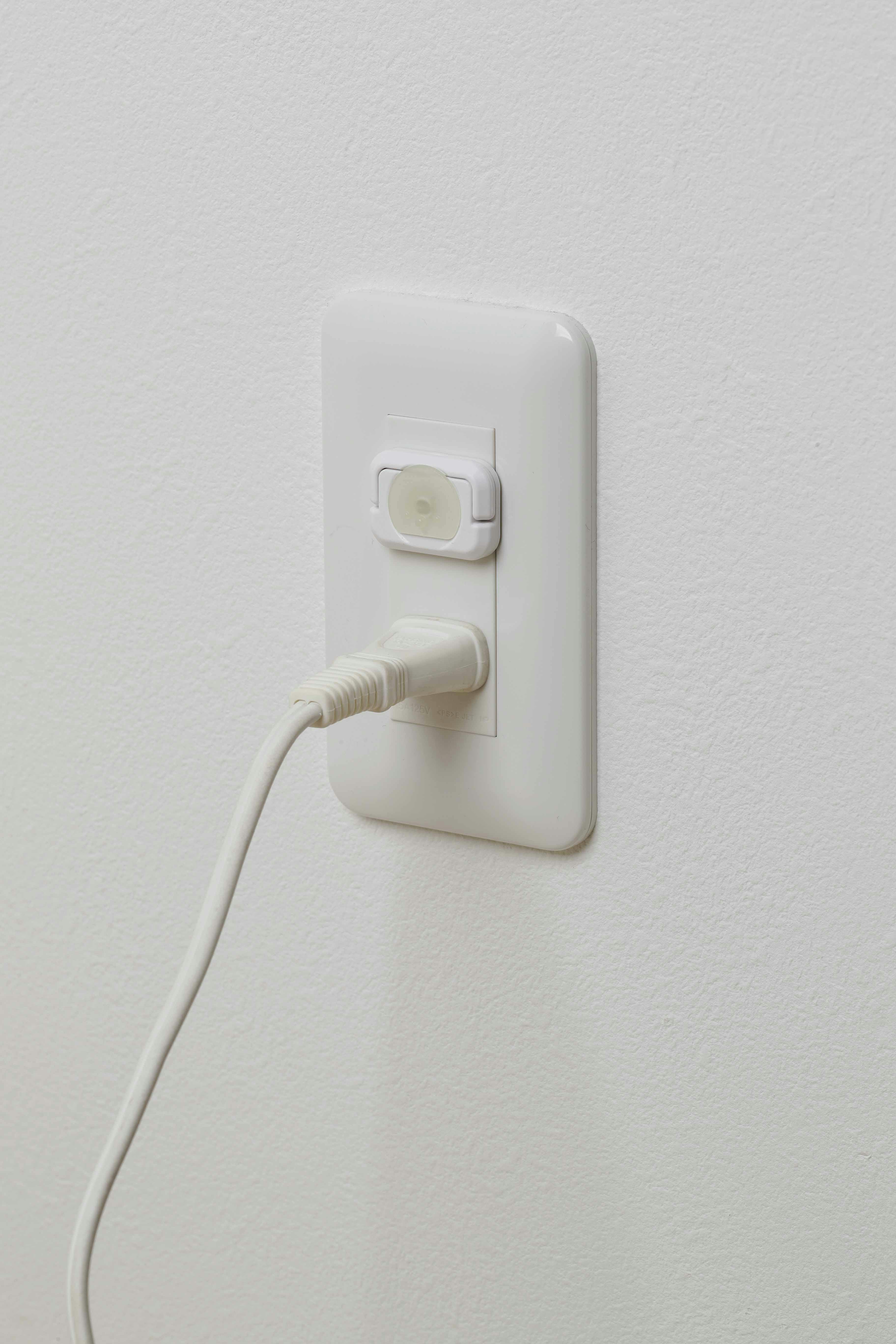 セーブ・インダストリー 夜に光るコンセント蓄光キャップ 12個組 絶縁