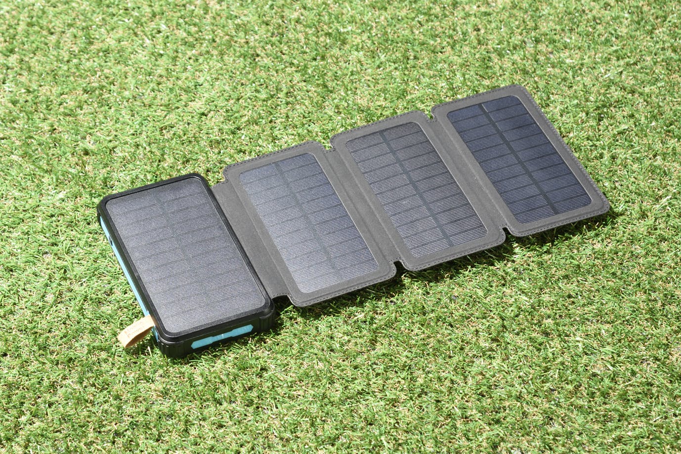 セーブ・インダストリー 4連ソーラー＆USBパワーチャージャー モバイル