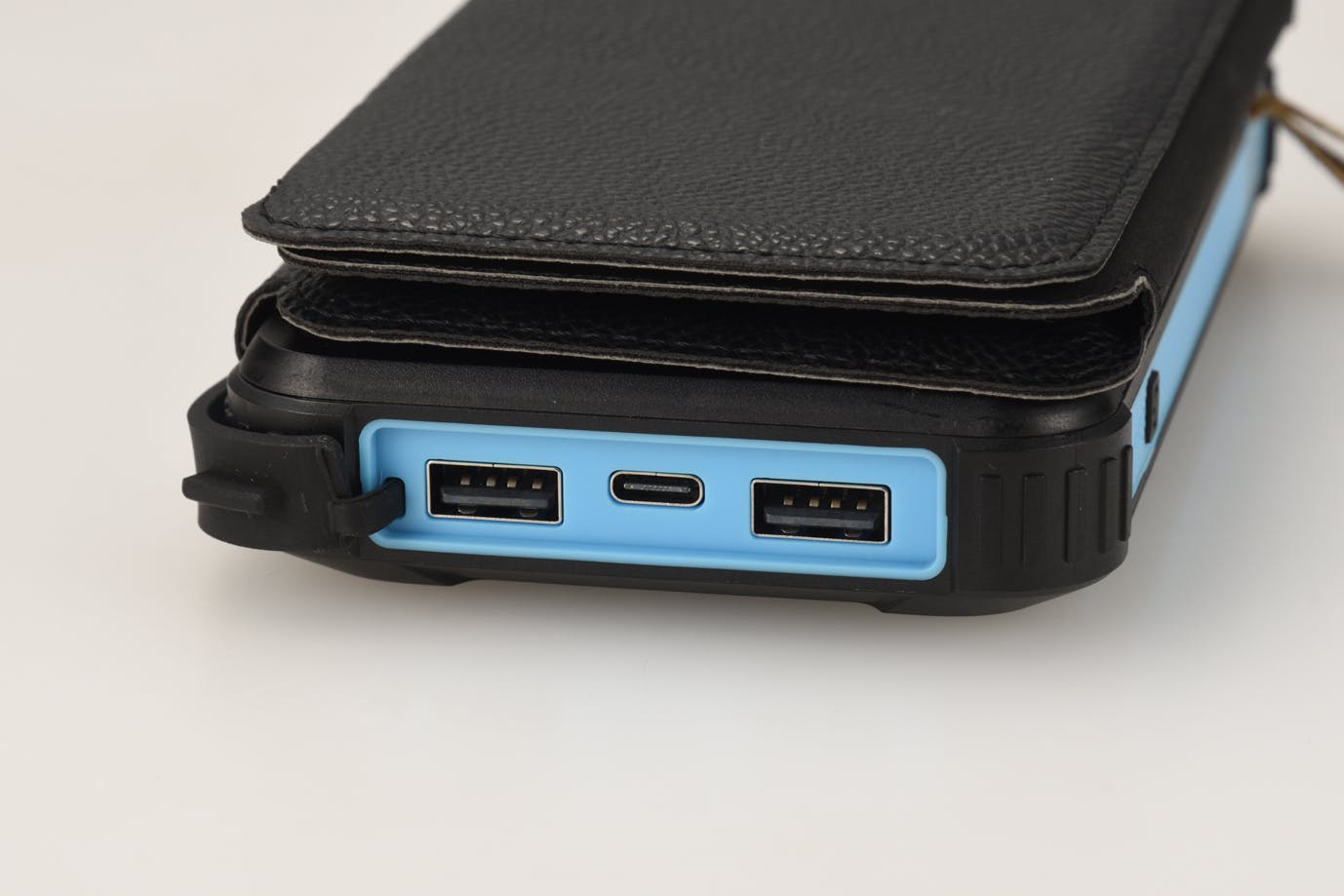 4連ソーラーパネルつきソーラーチャージャー　新品 商品紹介｜4連ソーラー＆USBパワーチャージャー｜セーブ