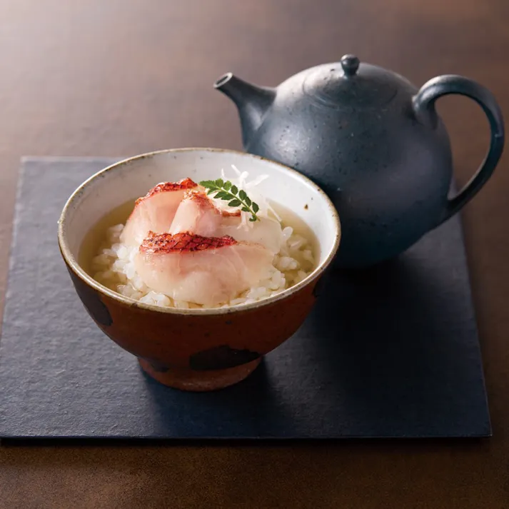 ギフトカタログ ミストラル セントマリー「内祝(蝶結び)」熨斗付き 出産 入学・入園 新築 2503119-3【別送品】