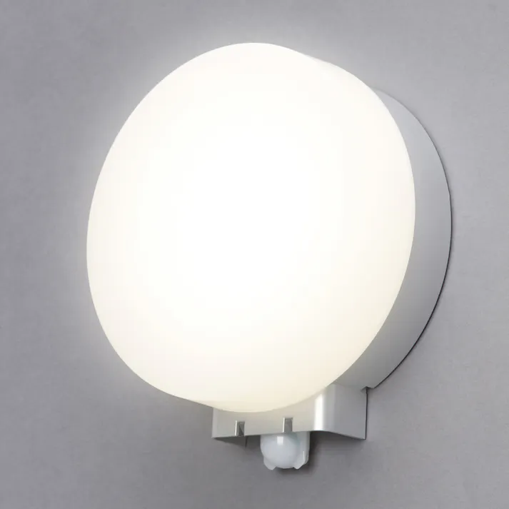 アイリスオーヤマ LEDポーチ灯センサー付 円型 昼白色 520lm IRBR5N-CIPLS-MSBS シルバー 照明 お風呂 ポーチ・浴室灯 4967576130660【別送品】