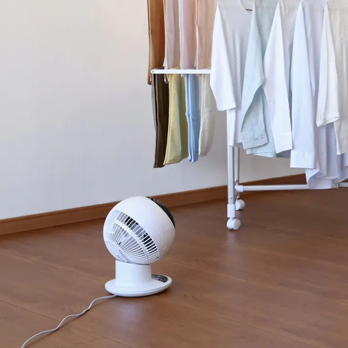 アイリスオーヤマ 強力コンパクトサーキュレーター 上下左右首振りタイプ PCF-SC15T ホワイト 循環 空気 サーキュレーター 4967576347761【別送品】