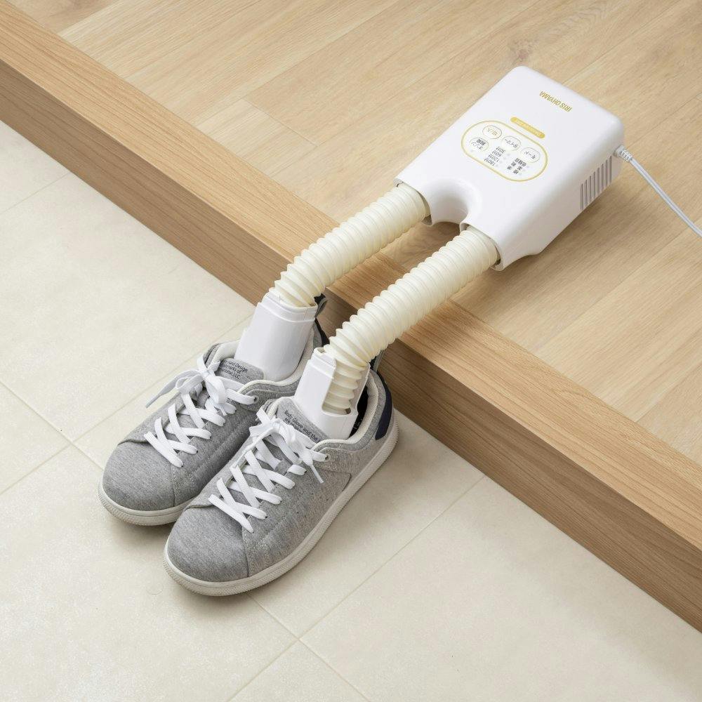 アイリスオーヤマ 脱臭くつ乾燥機 カラリエ ホワイト SD-C2-W e-TREND｜アイリスオーヤマ SD-C2-W [脱臭くつ乾燥機 カラリエ