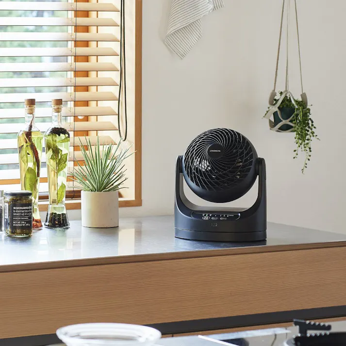 アイリスオーヤマ サーキュレーター 8畳 リモコン首振り マカロン型 PCF-MKC15-B ブラック 循環 空気 サーキュレーター 4967576470216【別送品】