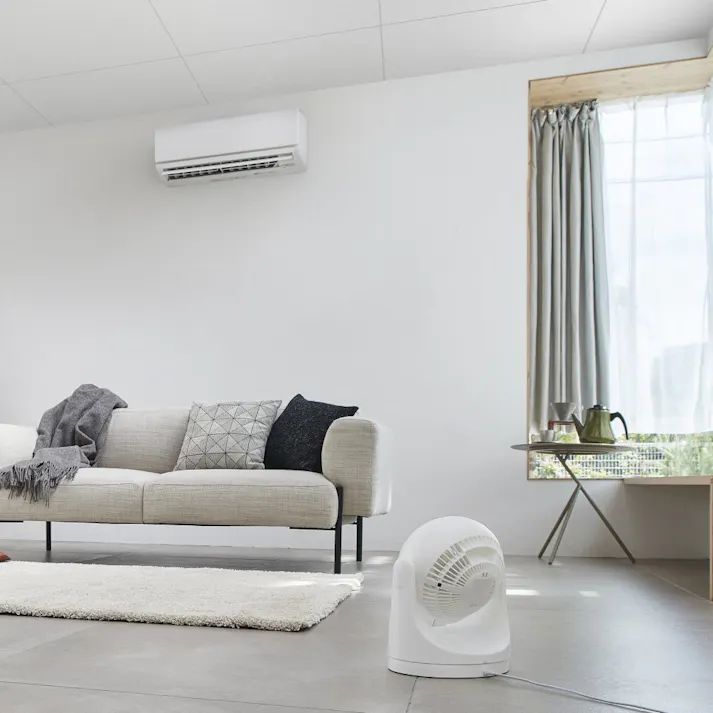 アイリスオーヤマ サーキュレーター 8畳 首振り マカロン型 PCF-MKM15-W ホワイト 循環 空気 サーキュレーター 4967576470261【別送品】