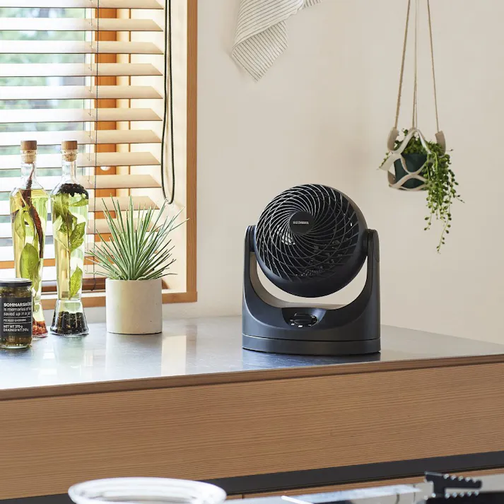 アイリスオーヤマ サーキュレーター 8畳 首振り マカロン型 PCF-MKM15-B ブラック 循環 空気 サーキュレーター 4967576470278【別送品】