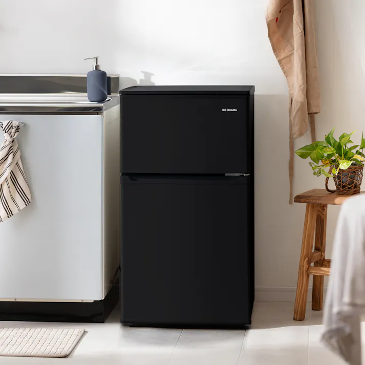 アイリスオーヤマ 冷凍冷蔵庫90L IRSD-9B-B ブラック 冷蔵庫 中容量 冷凍食品 保存 ストック 4967576511933【別送品】