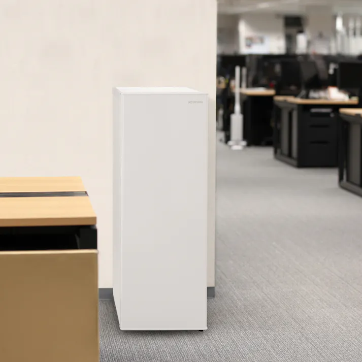 アイリスオーヤマ スリム冷蔵庫 80L IRSN-8A-W ホワイト 冷蔵庫 スリム 冷凍食品 保存 ストック 4967576613675【別送品】