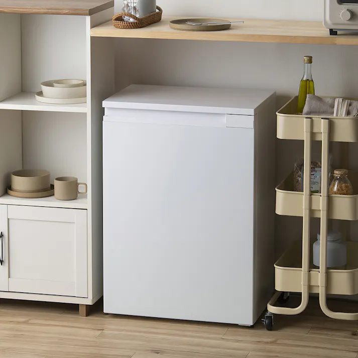 アイリスオーヤマ 奥行スリム冷凍庫 66L IUSN-7A-W ホワイト 冷凍食品 ストック 冷凍庫 4967576653527【別送品】