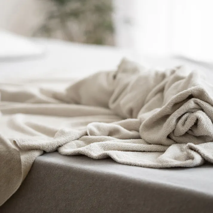 アイリスオーヤマ レーヨンタオルケット KTTRN-140 ベージュ レーヨン タオルケット 4967576663496【別送品】