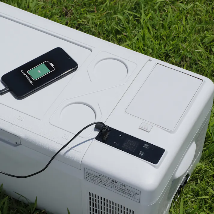 アイリスオーヤマ 充電式ポータブル冷蔵冷凍庫15L IPD-B2A-W ホワイト 冷蔵庫 コンパクト 充電 車 持ち運び 4967576673266【別送品】