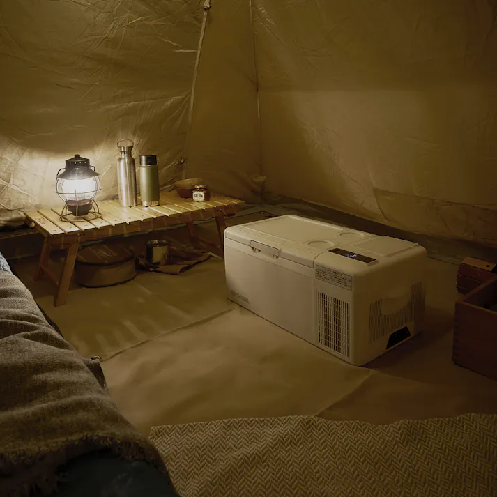 アイリスオーヤマ 充電式ポータブル冷蔵冷凍庫15L IPD-B2A-W ホワイト 冷蔵庫 コンパクト 充電 車 持ち運び 4967576673266【別送品】