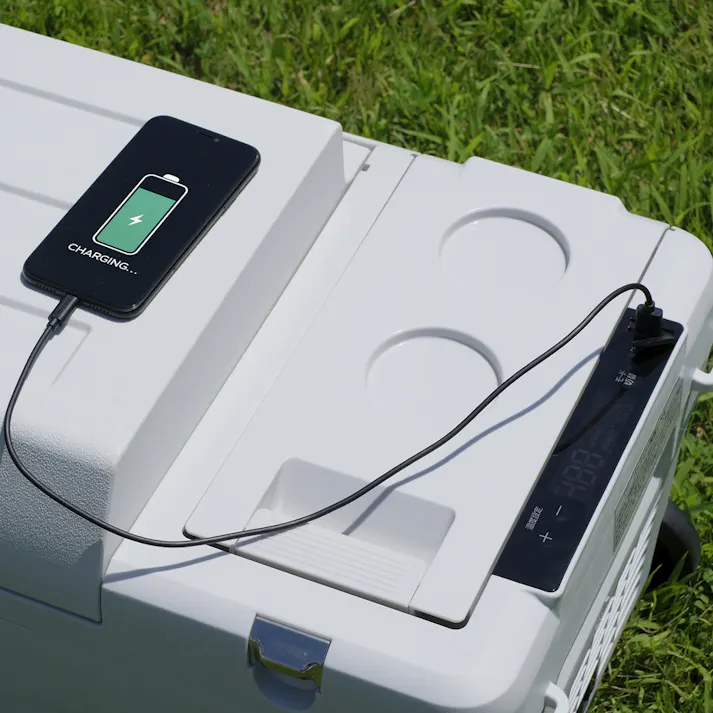 アイリスオーヤマ 充電式ポータブル冷温庫26L IPDW-B3A-W ホワイト 冷蔵庫 コンパクト 充電 車 持ち運び 4967576673273【別送品】