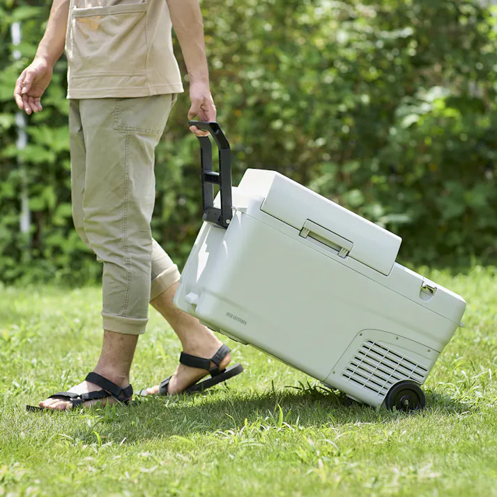 アイリスオーヤマ 充電式ポータブル冷温庫26L IPDW-B3A-W ホワイト 冷蔵庫 コンパクト 充電 車 持ち運び 4967576673273【別送品】