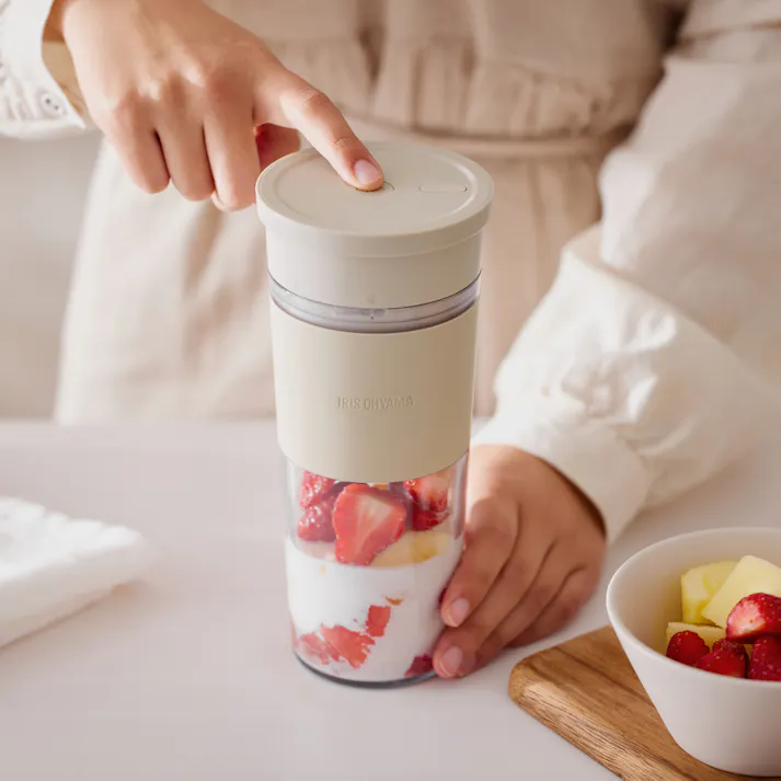 アイリスオーヤマ コードレスブレンダー IBB-C301-C モカ 調理家電 キッチン 回転刃物 4967576684170【別送品】