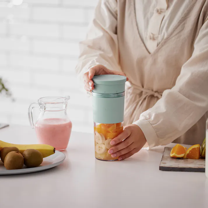 アイリスオーヤマ コードレスブレンダー IBB-C301-G ミントグリーン 調理家電 キッチン 回転刃物 4967576684187【別送品】