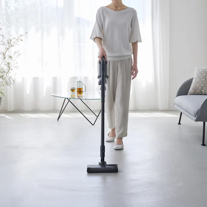 アイリスオーヤマ 充電式サイクロンスティッククリーナー SCD-185P-B ブラック 掃除 手軽 掃除機 4967576701235【別送品】