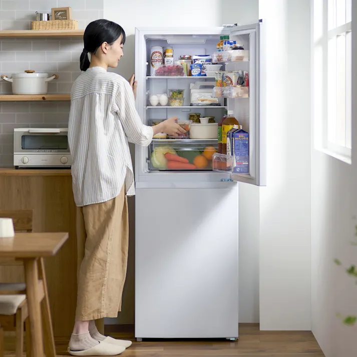 アイリスオーヤマ 冷凍冷蔵庫 230L IRSN-23B-W ホワイト 冷蔵庫 大容量 冷凍食品 保存 ストック 4967576709804【別送品】