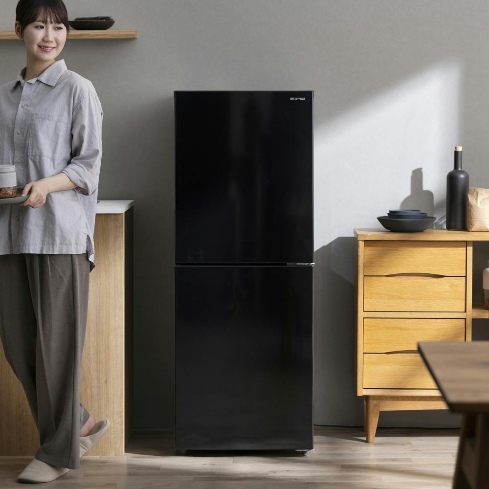 アイリスオーヤマ　コンパクト冷蔵庫 ブラック アイリスオーヤマ 冷凍冷蔵庫 153L ブラック IRSN-BLK15A-B 1台