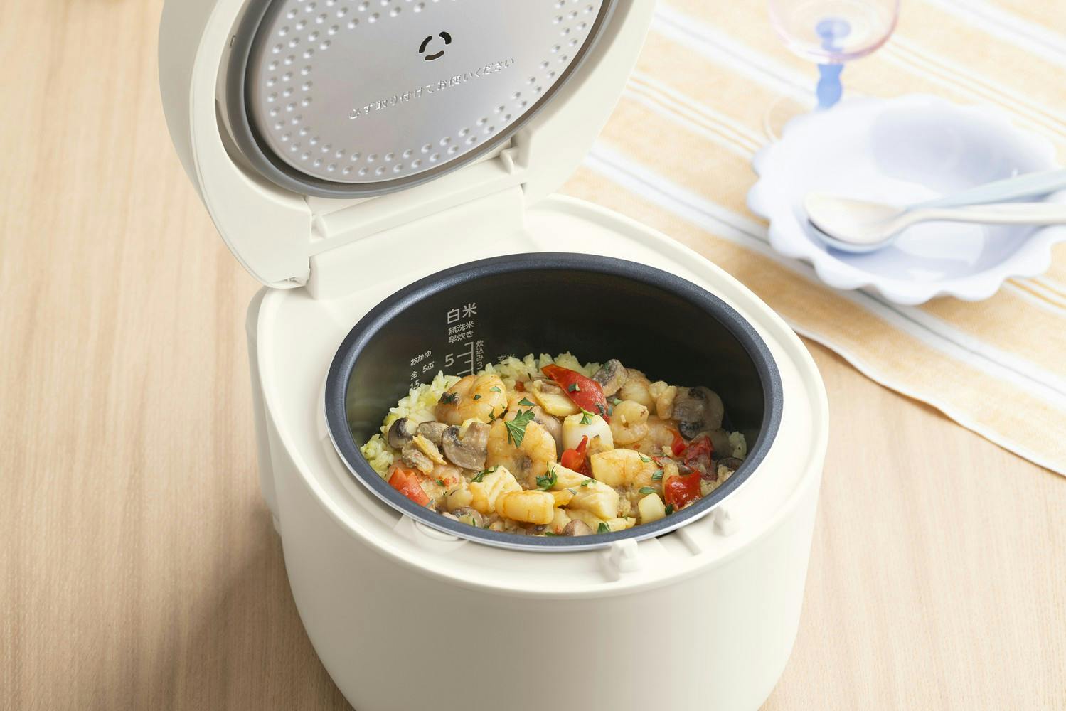 アイリスオーヤマ IHジャー炊飯器 5.5合 ホワイト 銘柄炊き コンパクト