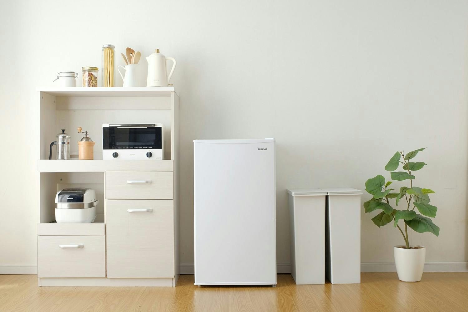 アイリスオーヤマ　冷蔵庫　ホワイト アイリスオーヤマ 冷凍冷蔵庫 90L ホワイト IRSD-9B-W 1台