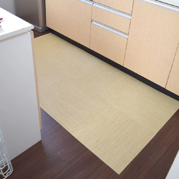 富双合成 貼ってはがせるフロアパネル 約45cm×45cm (4枚入り) ベージュ フロアマット リビング ダイニング PTT10 4961720021323【別送品】