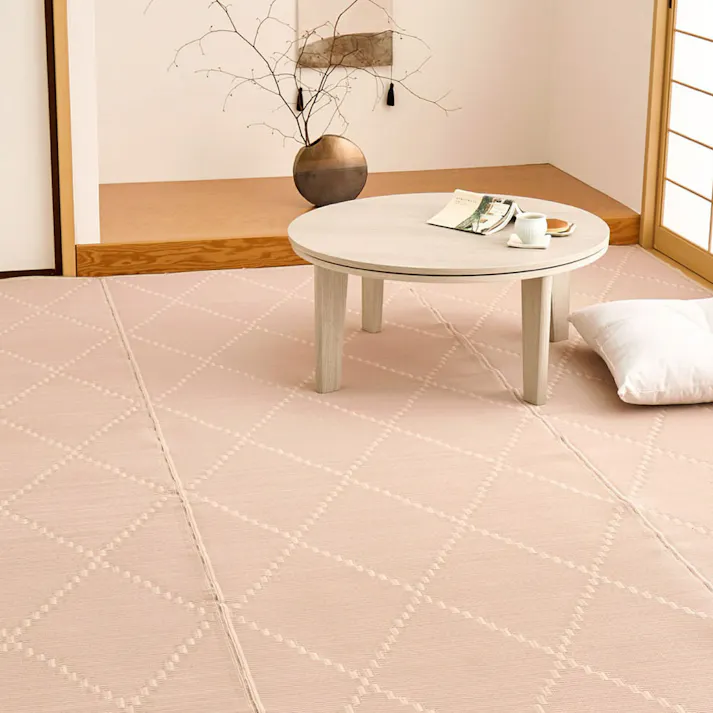 洗えるい草風カーペット モンド 江戸間8帖 ピンク 水洗いOK 和モダン 耐久性 HAGIHARA 81968980【別送品】