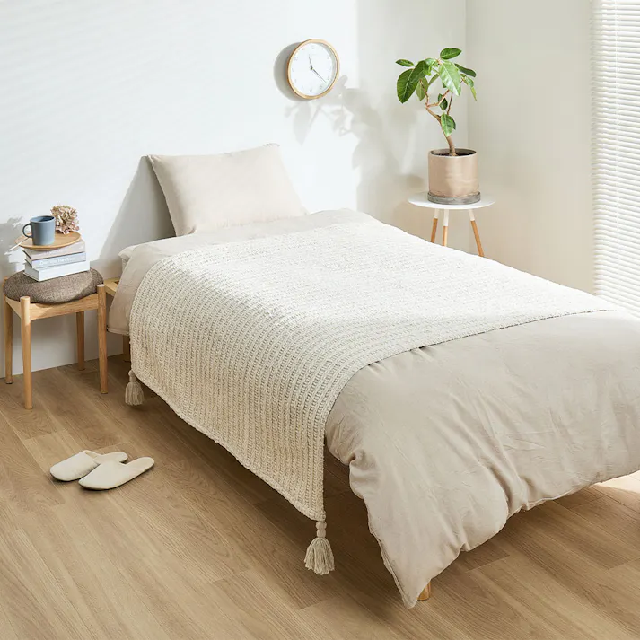 ブランケット アンネ 約130×180cm アイボリー ニットケット 洗濯可 クッション HAGIHARA 270105010【別送品】