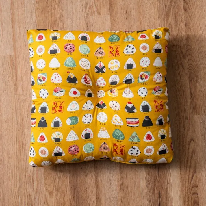 海外用 ギフト 日本お土産 おにぎり クッション 小座布団 イエロー 40×40cm【別送品】