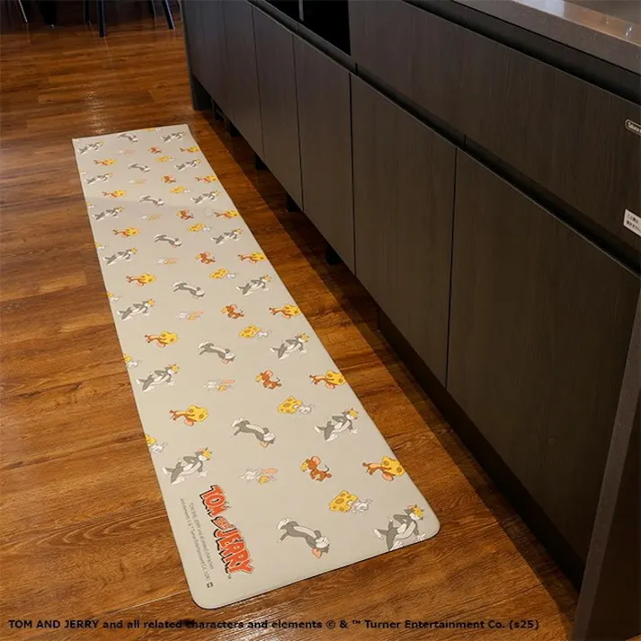 水野 PVCキッチンマット 45×240cm トムとジェリー キッチン マット 撥水 はっ水 拭ける すべりにくい 洗濯不要 5mm厚 キャラクター PVCマット インテリア お手入れ簡単 おしゃれ かわいい 4992272928860【別送品】