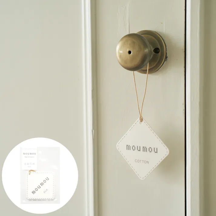 mou mou ペーパーエアフレッシュナー シルク 1個 アロマオイル ルームフレグランス ギフト 日本製 芳香剤 香り 吊るす おしゃれ オシャレ クローゼット トイレ 車 お部屋 玄関 リラックス リフレッシュ 4904872004554【別送品】