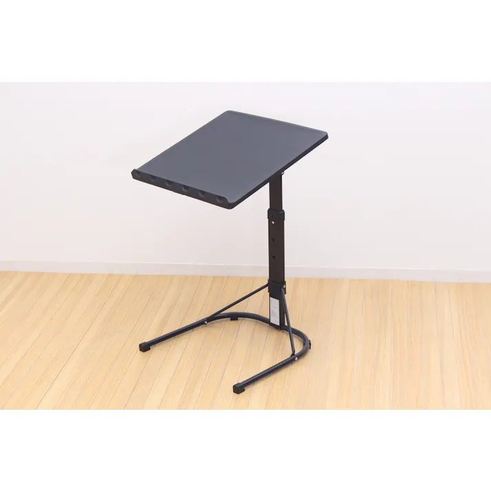 タック Vita マルチテーブル 折り畳み ブラック TAN-838BK 折りたたみ可能なマルチテーブル。天板の高さや角度を3段階調節可能です。 4589792859066【別送品】