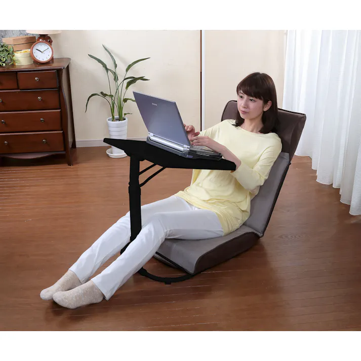 タック Vita マルチテーブル 折り畳み ブラック TAN-838BK 折りたたみ可能なマルチテーブル。天板の高さや角度を3段階調節可能です。 4589792859066【別送品】