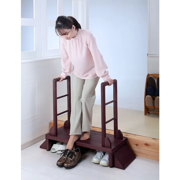 タック Vita 両手すり付き玄関台 80cm ダークブラウン 踏み台 サポート手すり 両手すりが付いて昇り降りしやすい玄関台 4589792860222【別送品】