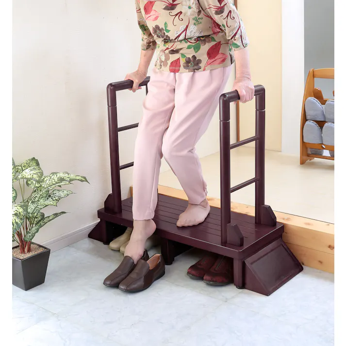 タック Vita 両手すり付き玄関台 80cm ダークブラウン 踏み台 サポート手すり 両手すりが付いて昇り降りしやすい玄関台 4589792860222【別送品】